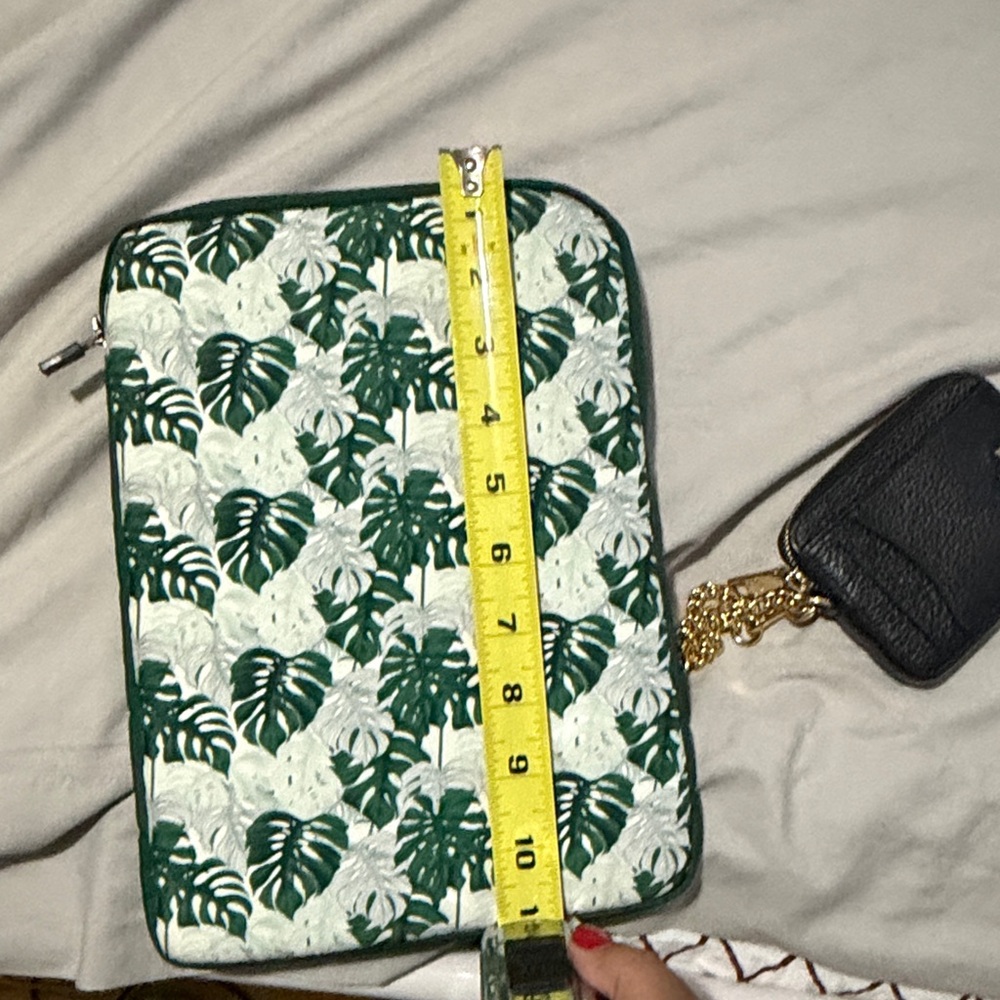 Green and White Leaf Print book sleeve - Picture 6 of 6